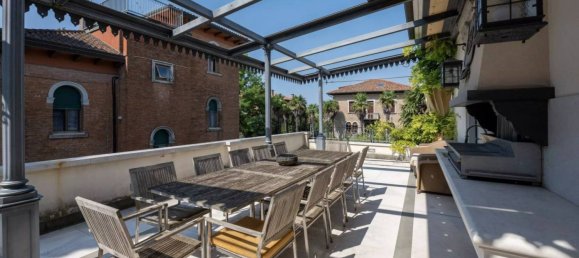 3 bedrooms Villa in Venice, Italy No. 292039 21