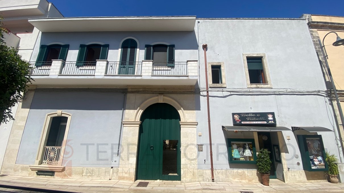 Edificio de 8 dormitorios en Minervino di Lecce, Italy No. 63405