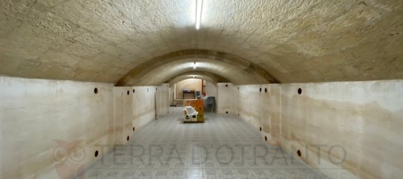 Edificio de 8 dormitorios en Minervino di Lecce, Italy No. 63405 40