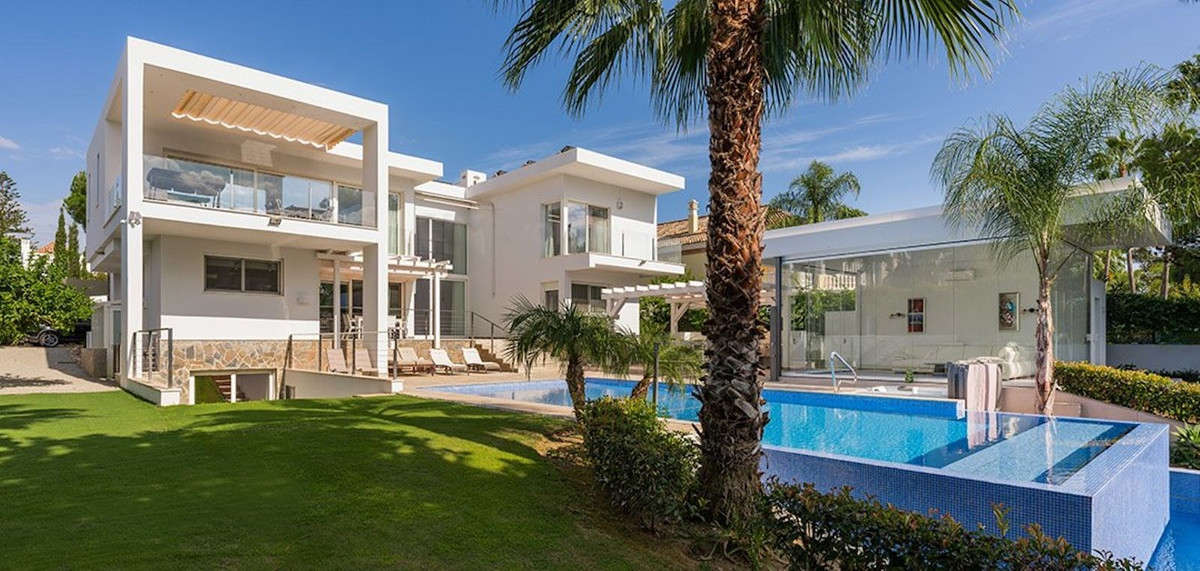 7 bedrooms Villa in Marbella, Spain No. 22887