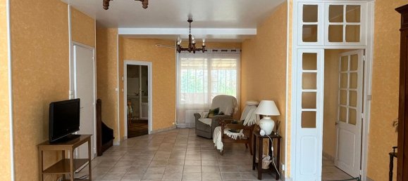 Casa de 3 dormitorios en Saint-Amand-Montrond, France No. 73944 3