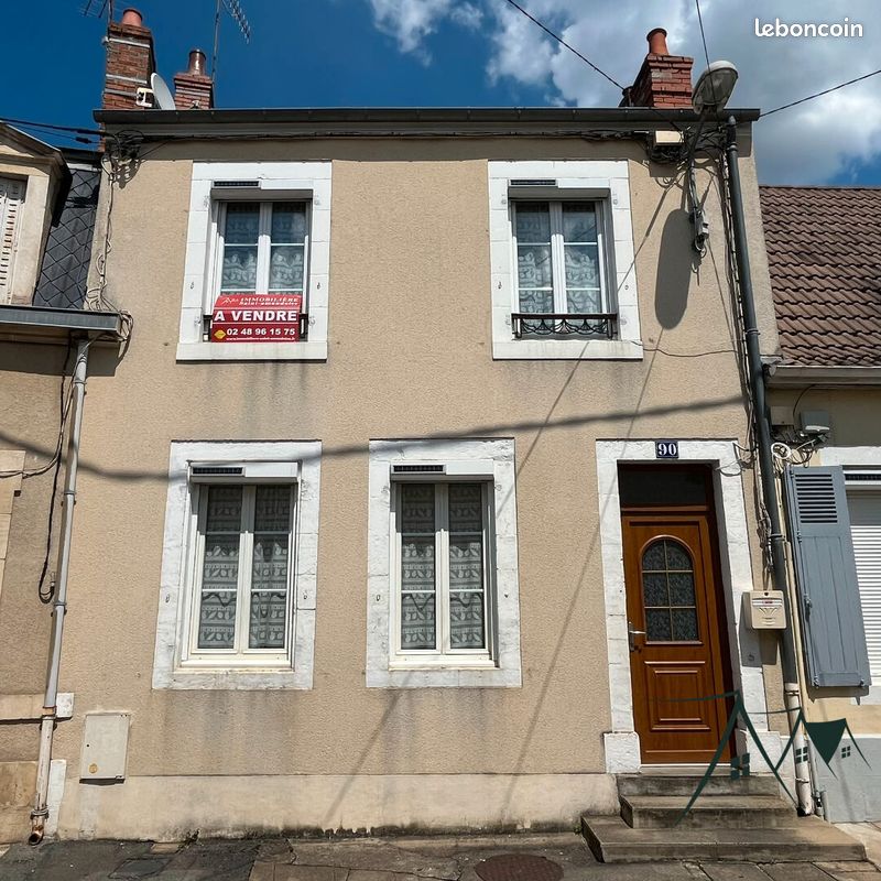 Casa de 3 dormitorios en Saint-Amand-Montrond, France No. 73944