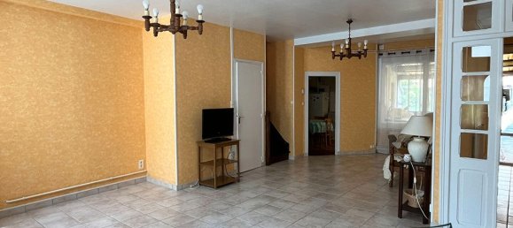 Casa de 3 dormitorios en Saint-Amand-Montrond, France No. 73944 2