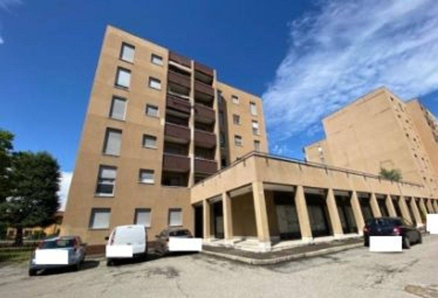 Apartamento de 4 habitaciónes en Burago di Molgora, Italy No. 6976