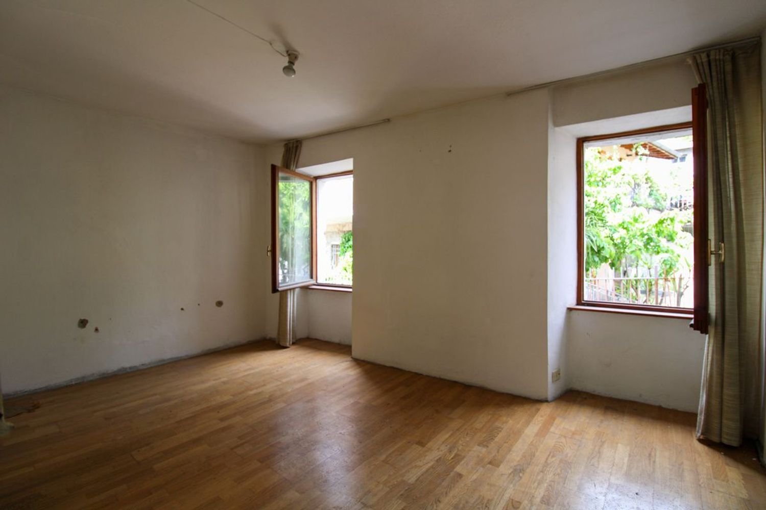 4 rooms House in Blessagno, Italy No. 160230