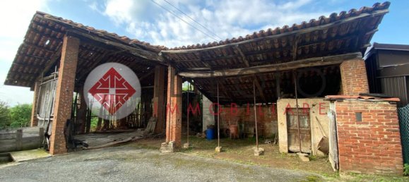 3 bedrooms House in Prascorsano, Italy No. 133873 2