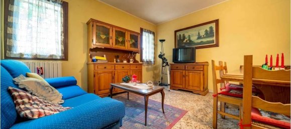 5 rooms House in Rio Saliceto, Italy No. 37016 8
