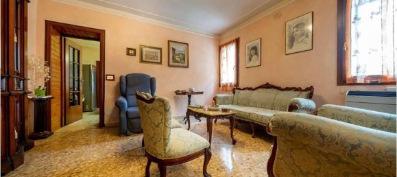 5 rooms House in Rio Saliceto, Italy No. 37016 11