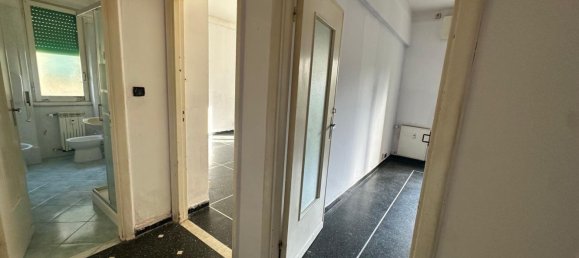 Apartamento de 3 habitaciónes en Genoa, Italy No. 39225 10
