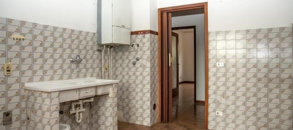 5 rooms Apartment in Verona, Italy No. 308877 3