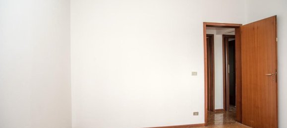 5 rooms Apartment in Verona, Italy No. 308877 10