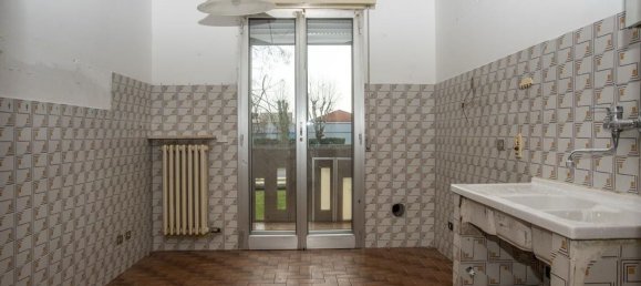 5 rooms Apartment in Verona, Italy No. 308877 16