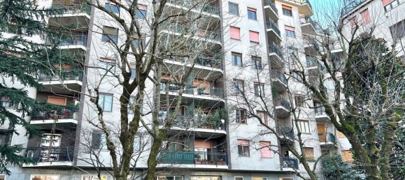 3 rooms Apartment in Milan, Italy No. 273682 2