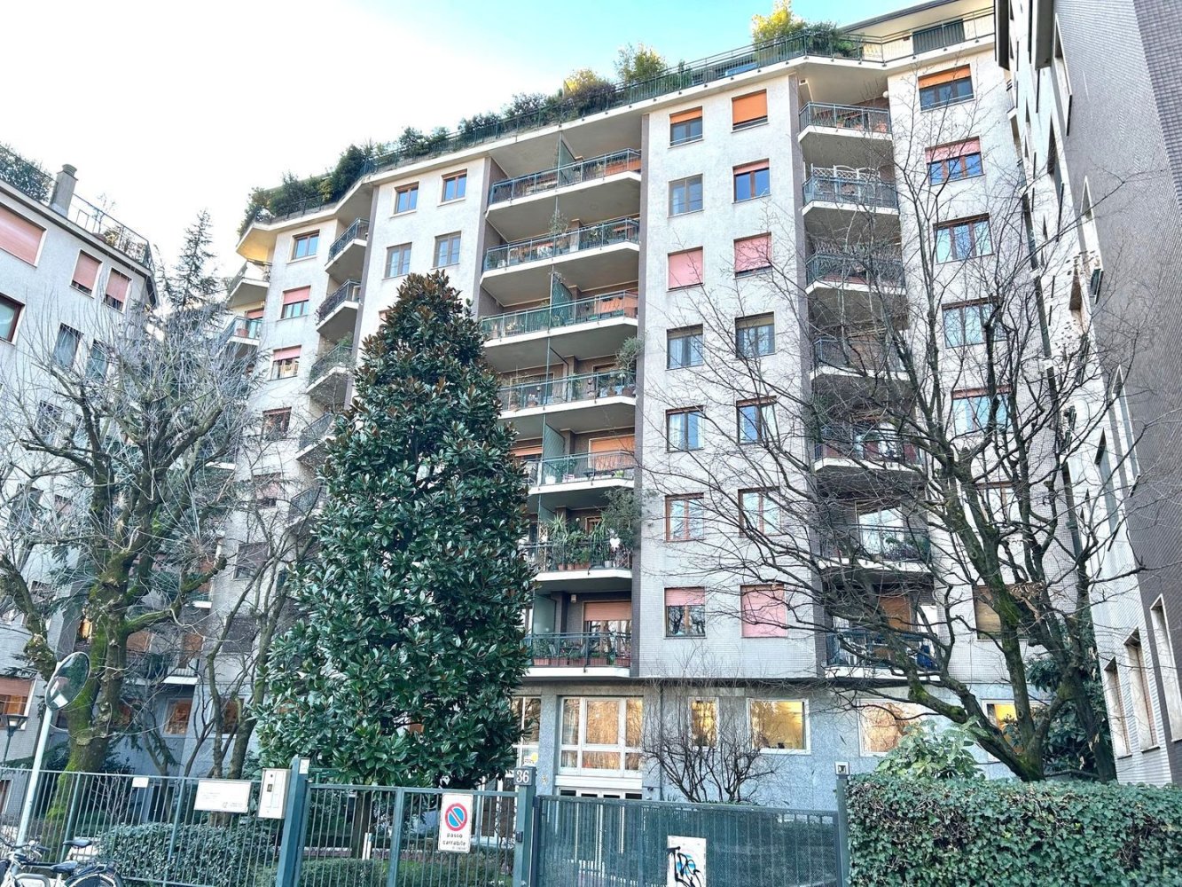 3 rooms Apartment in Milan, Italy No. 273682