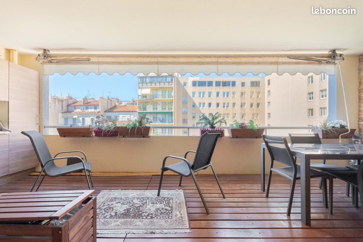 6 bedrooms Duplex in Marseille, France No. 342584