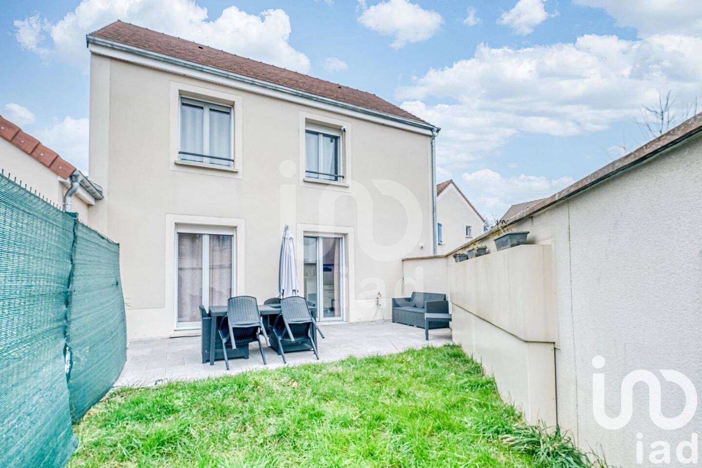 Casa de 3 dormitorios en Villeneuve-le-Comte, France No. 316503