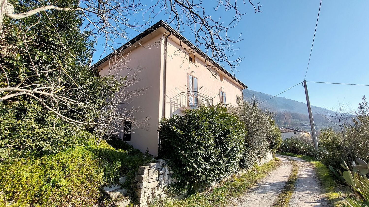 10 rooms House in Posta Fibreno, Italy No. 47792
