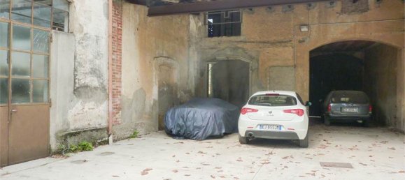 9 rooms Warehouse in Locate Varesino, Italy No. 238046 7