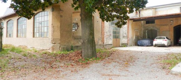 9 rooms Warehouse in Locate Varesino, Italy No. 238046 5