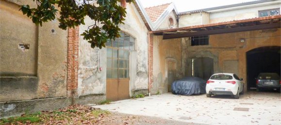 9 rooms Warehouse in Locate Varesino, Italy No. 238046 6