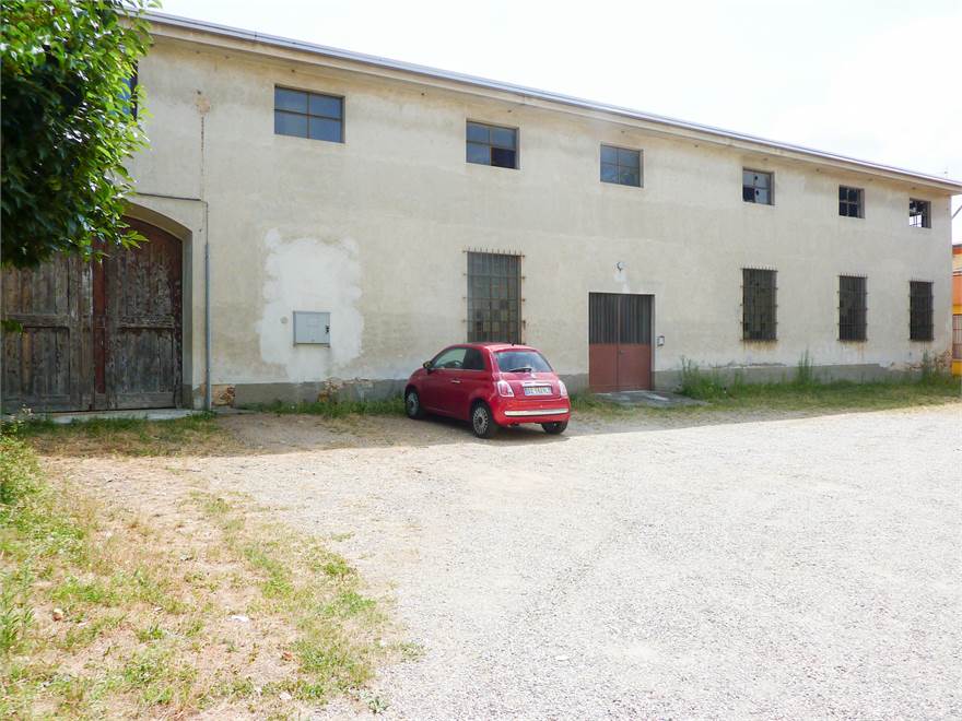 9-Zimmer Lagerhaus in Locate Varesino, Italy, Nr. 238046