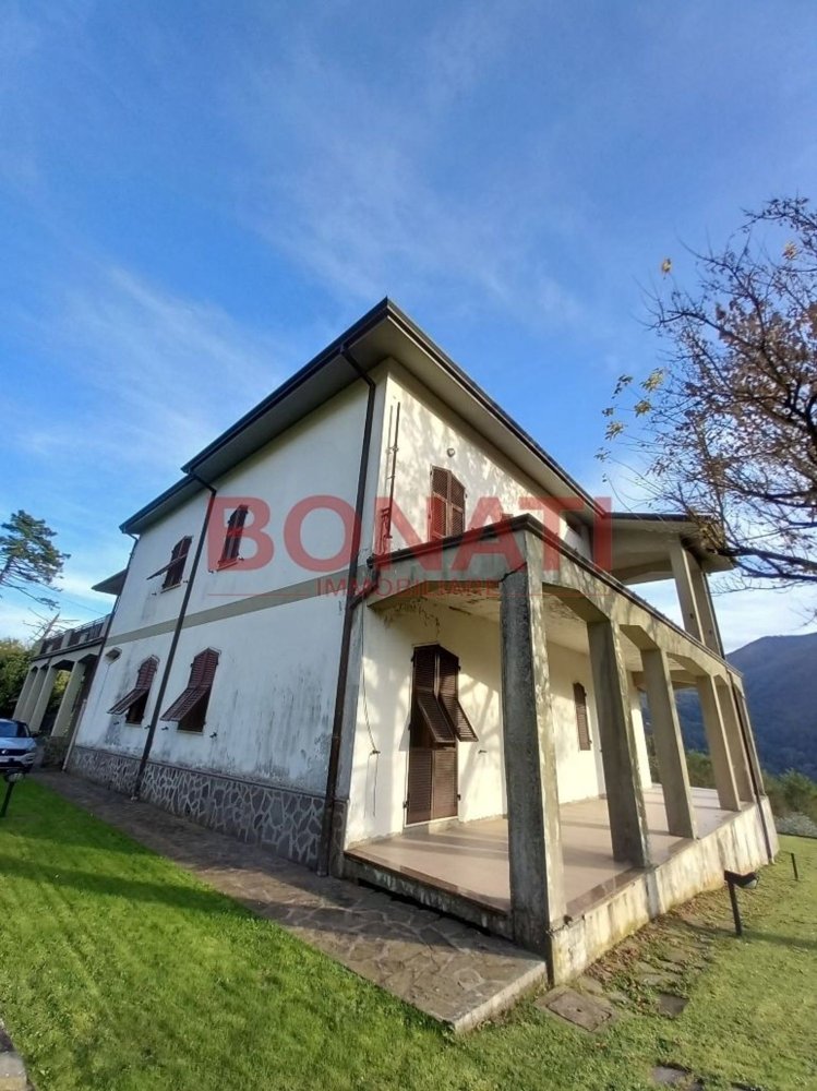11 rooms Villa in Podenzana, Italy No. 125067