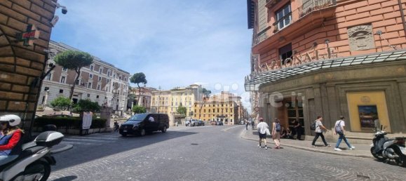 2 rooms Commercial property in Rome, Italy No. 333991 6