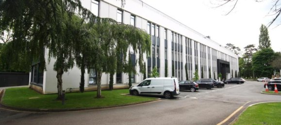 1 bedroom Apartment in Esher, United Kingdom No. 13827 8