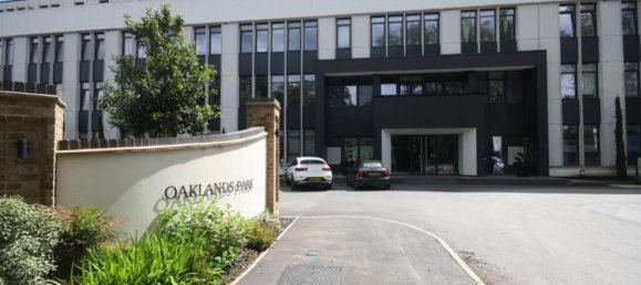 1 bedroom Apartment in Esher, United Kingdom No. 13827 9