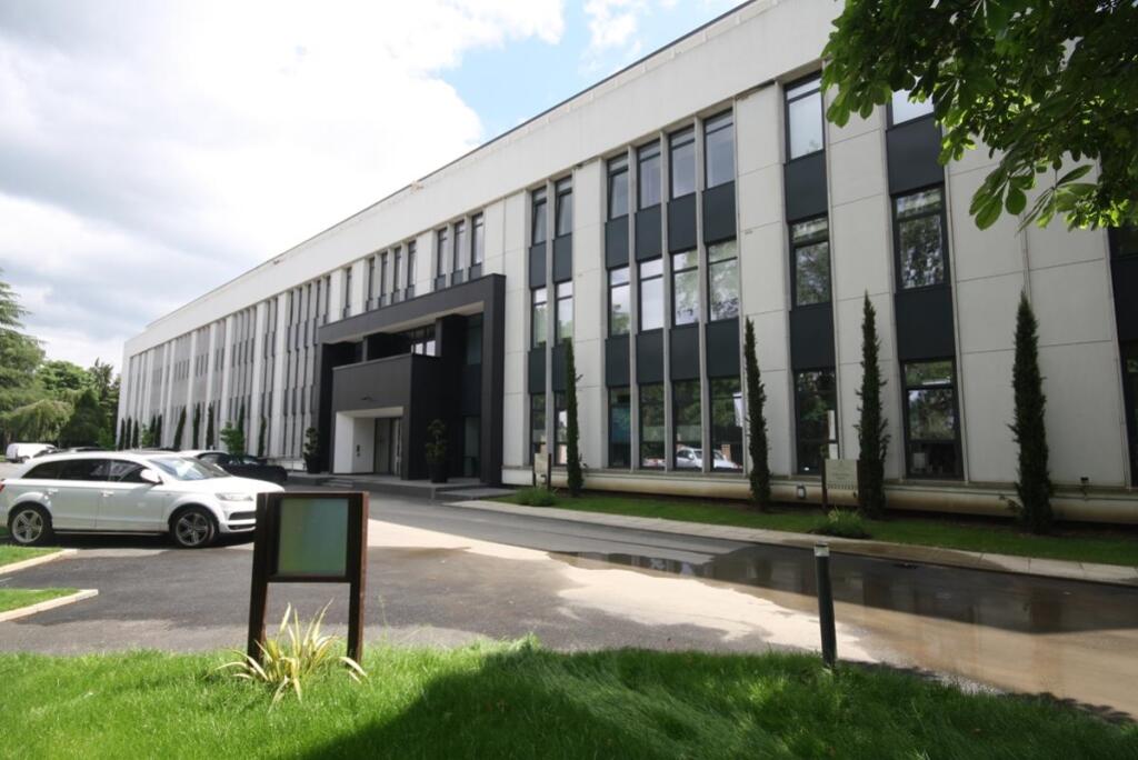 1 bedroom Apartment in Esher, United Kingdom No. 13827