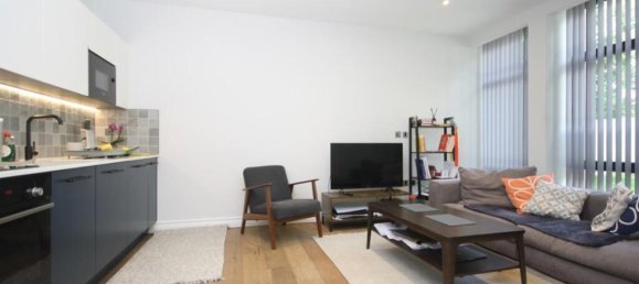 1 bedroom Apartment in Esher, United Kingdom No. 13827 7