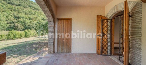 3 bedrooms House in Spoleto, Italy No. 356592 9