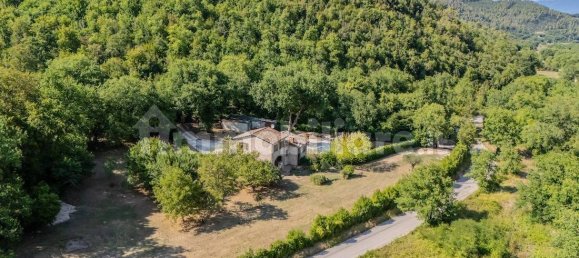 3 bedrooms House in Spoleto, Italy No. 356592 3