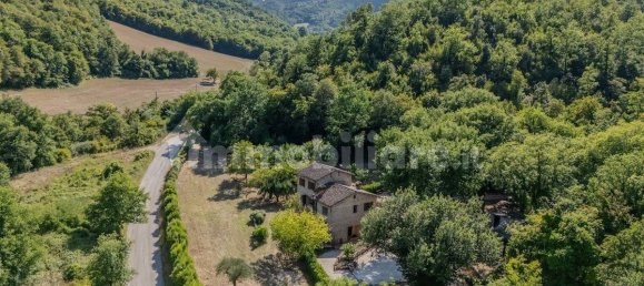 3 bedrooms House in Spoleto, Italy No. 356592 4