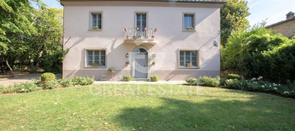 14 rooms House in Foiano della Chiana, Italy No. 136932 4