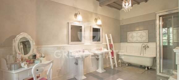 14 rooms House in Foiano della Chiana, Italy No. 136932 11