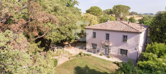 14 rooms House in Foiano della Chiana, Italy No. 136932 3