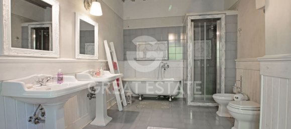 14 rooms House in Foiano della Chiana, Italy No. 136932 19