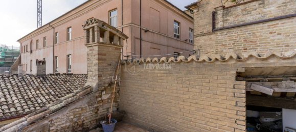 Дом с 2 спальнями в Чивитанова Марке, Италия № 159688 14