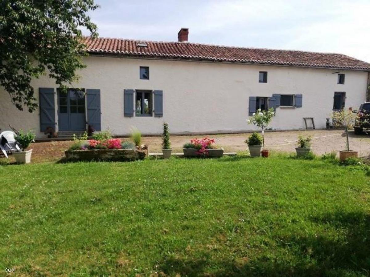 4 Schlafzimmer Haus in Charroux, France, Nr. 2155