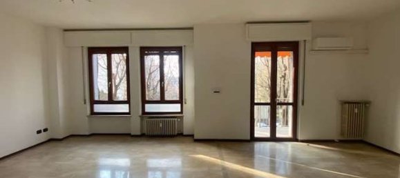 3 rooms Apartment in Voghera, Italy No. 148081 3