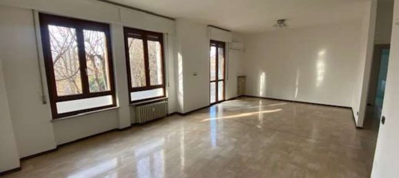 3 rooms Apartment in Voghera, Italy No. 148081 2