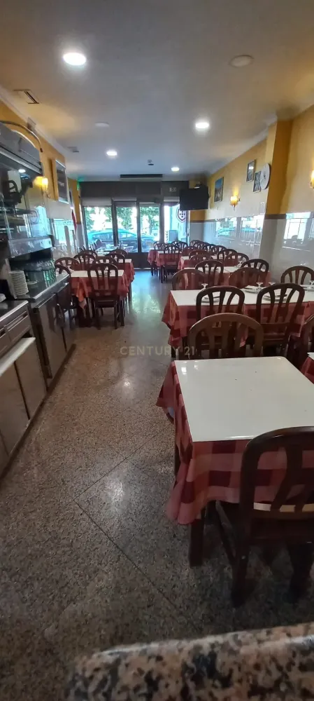 250m² Commercial property in Lisbon, Portugal No. 204007