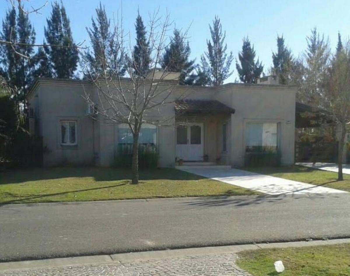 3 bedrooms House in Tigre, Argentina No. 100196