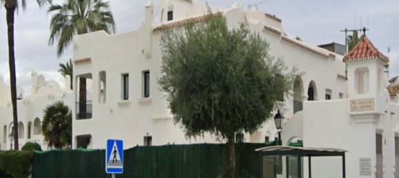 4 bedrooms Townhouse in Estepona, Spain No. 144851 9
