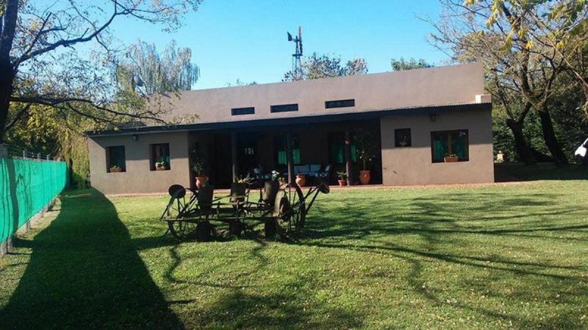 3 bedrooms House in Ezeiza, Argentina No. 52057