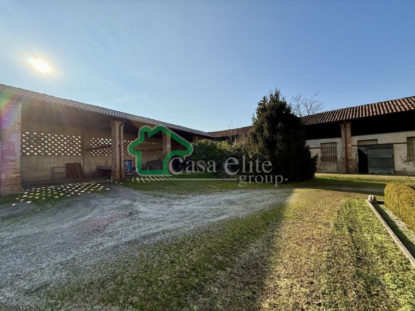 Вилла с 5 комнатами в Крема, Италия № 199668