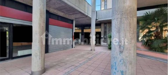 Propiedad comercial de 1 habitación en Legnano, Italy No. 260084 2