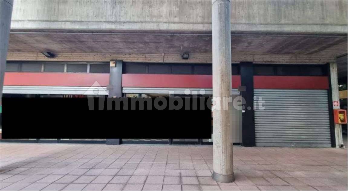 Propiedad comercial de 1 habitación en Legnano, Italy No. 260084