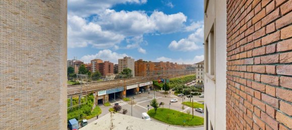 2 bedrooms Apartment in Milan, Italy No. 288130 10